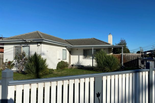 Ideal Location – 3 Bedroom Home!! - Photo 1