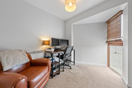 3 bedroom flat to rent - Photo 4