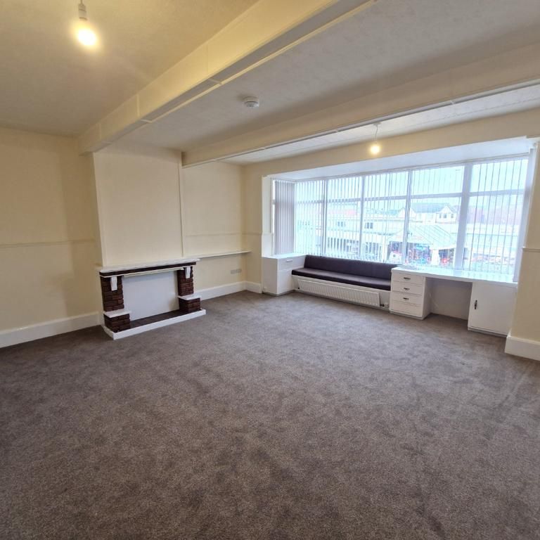 3 bedroom flat to rent - Photo 1