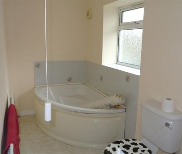 2 bedroom semi-detached house to rent - Photo 3
