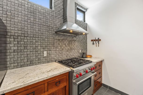 For Lease - 2068 Dundas Street Unit# Upper, Toronto, Ontario - Photo 1