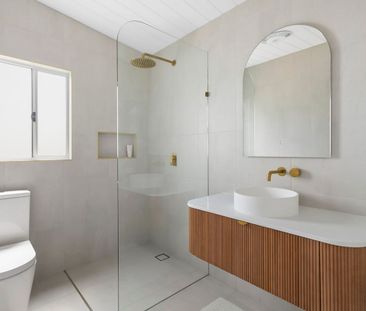 Charming Renovated Cottage in the Heart of Windsor! - Photo 6