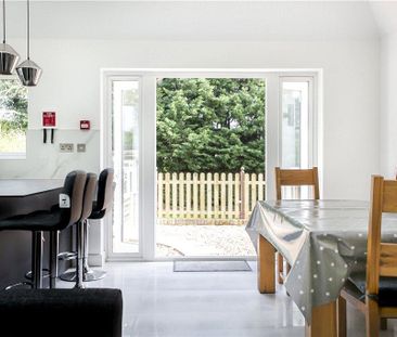 6 bedroom semi-detached house to rent - Photo 2