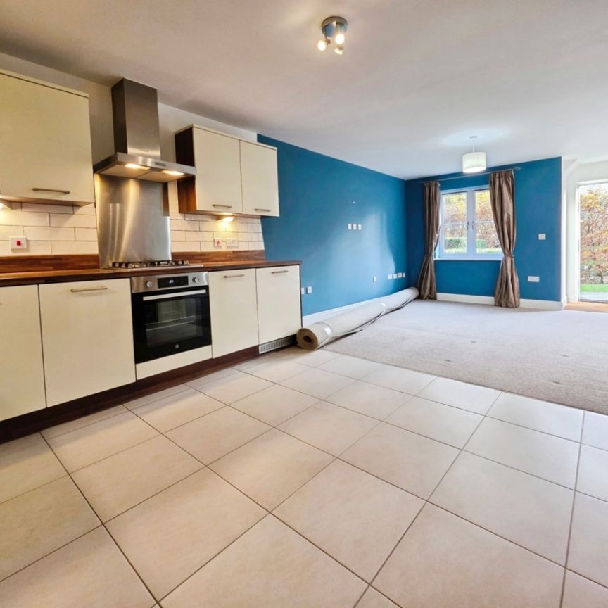 2 bedroom Flat To Let - Photo 1