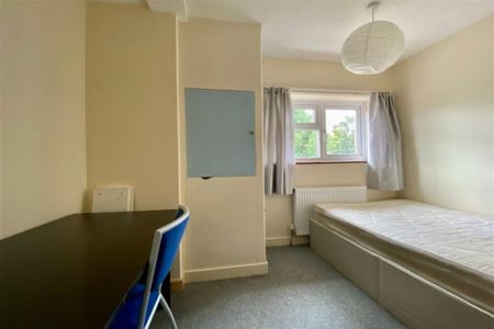 4 bedroom terraced house to rent - Photo 2