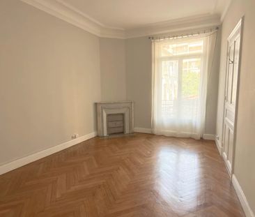 Location Appartement 3 pièces 65m² NICE 06000 - Photo 2