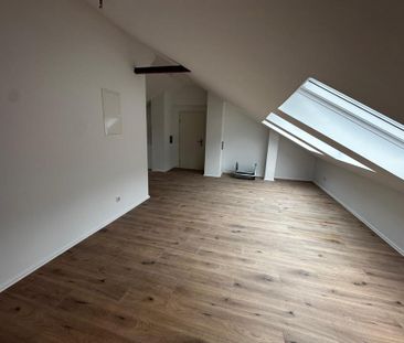 Moderne DG Wohnung – Erstbezug nach Sanierung – - Photo 6