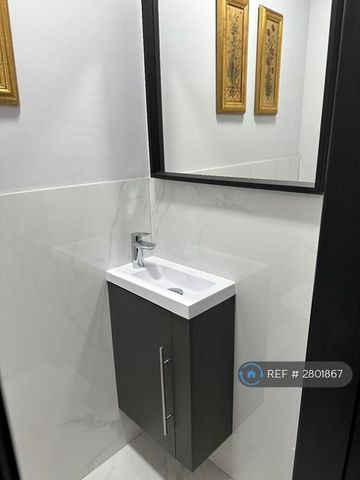 4 bedroom terraced house to rent - Photo 5