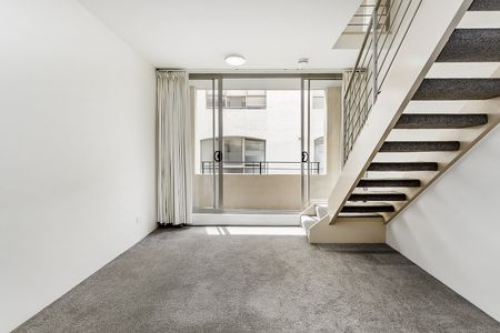 Superb inner city pad with dual balconies – stroll to central station & CBD - Photo 3