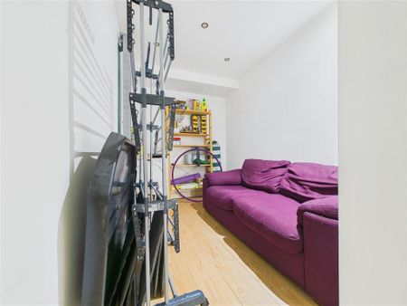 4 bedroom semi-detached house to rent - Photo 3