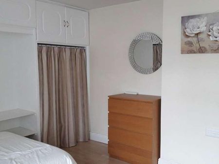 Tooting Bec Common, Pringle Gardens, SW16 - Photo 2