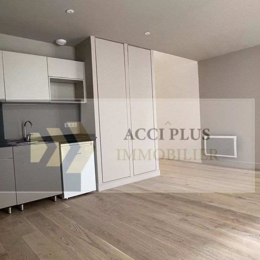 Location Appartement 1 pièce 32m² NIMES 30000 - Photo 2