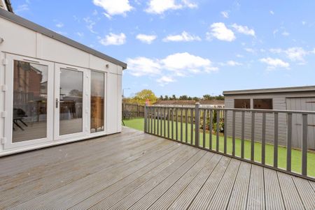 4 bedroom detached house to rent - Photo 4
