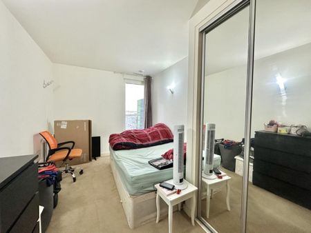 1 bedroom Flat To Let - Photo 2