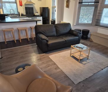 2 Bed Flat, Blenheim Park Road, CR2 - Photo 3