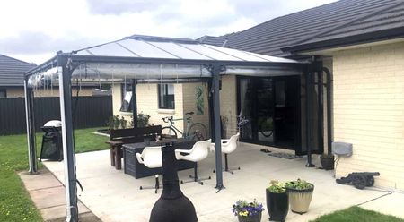 Homely, Hearty and Handsome - Photo 2