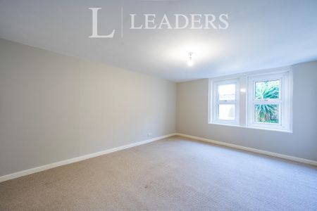 2 bedroom flat to rent Clarendon Road, Southsea - Photo 5