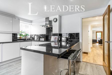 2 bedroom flat to rent - Photo 3