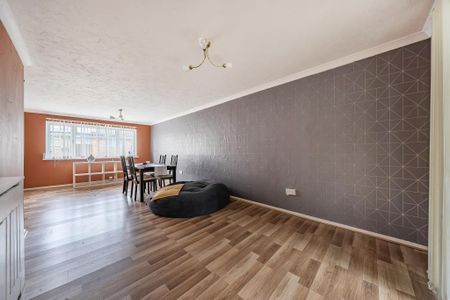 3 bedroom terraced house to rent - Photo 3