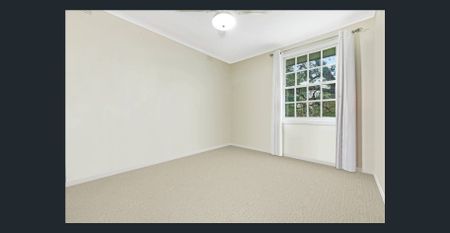 Spacious family Colonial-style home - Photo 2