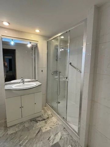 Location Appartement 3 pièces 64m² CANNES 06400 - Photo 3