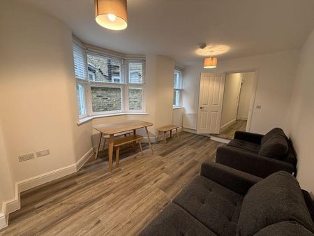 4 bedroom terraced house to rent - Photo 2