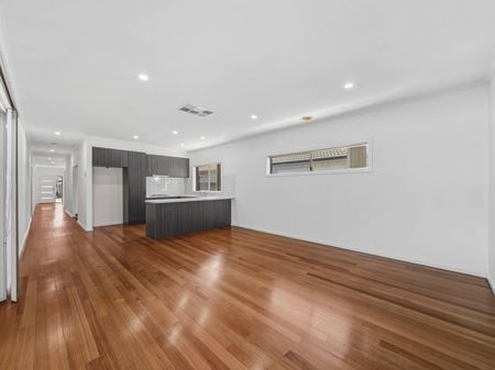 Family Home in Unbeatable Location! - Photo 2
