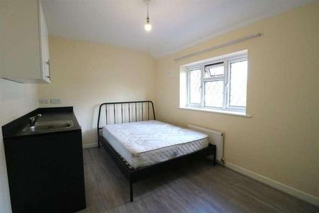 Cator Crescent, New Addington, Croydon, CR0 - Photo 3