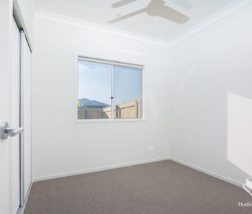 Brand New 4 Bedder Family House unbeatable LOW price $630 pw - Photo 4