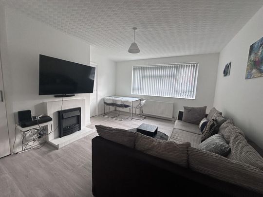 3 bedroom ground floor flat to rent - Photo 1