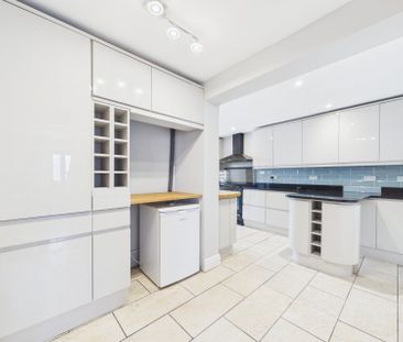 Mafeking Road, Wraysbury, Staines-upon-Thames,TW19 - Photo 2