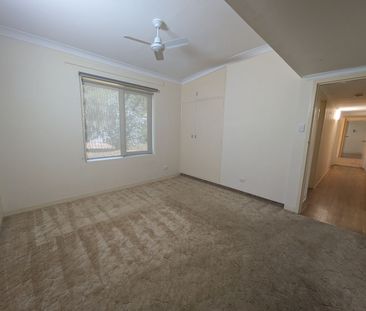 Three Bedroom Family Home - Photo 2