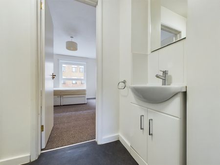 Room in a Shared House, London, SW8 - Photo 5