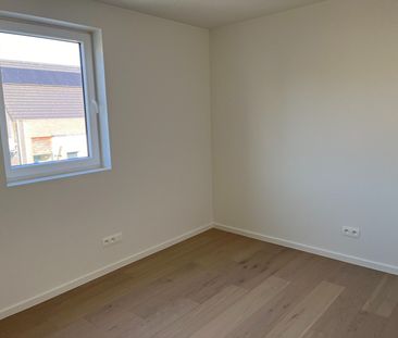 Moderne alleenstaande nieuwbouwwoning in een rustige doodlopende straat te Adegem - Foto 1