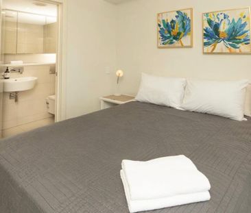 Inner-City Living! - Photo 5