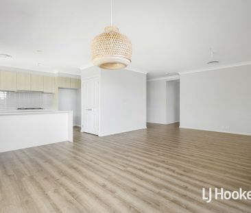 Beautiful Family Home in Great Location! - Photo 1
