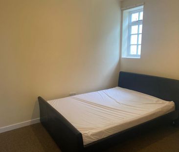 3 bedroom flat to rent - Photo 3