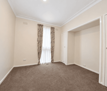 Completely Renovated 4 bedrooms house in Box Hill Central - Photo 4
