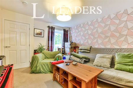 3 bedroom house to rent Manchester, M19 - Photo 2