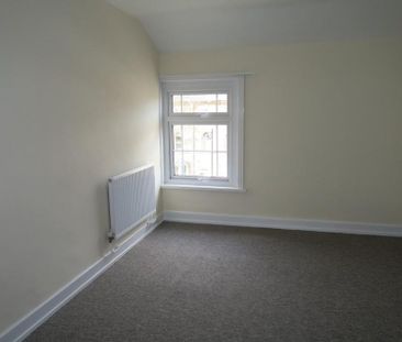 3 bedroom flat to rent - Photo 4
