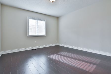 For Lease - 22 Greenforest Grove, Whitchurch-Stouffville, Ontario - Photo 4