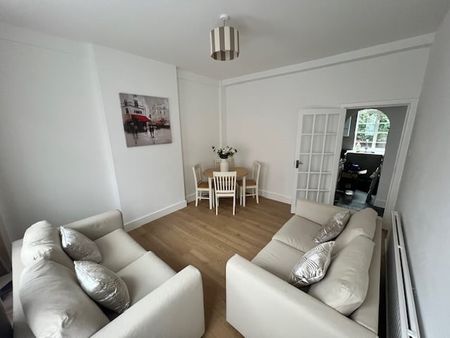 2 Bed Flat, Hamlet Gardens, W6 - Photo 3