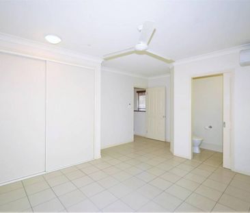 Large Townhouse in Gated Complex - Double Garage - Pool - Tennis Court - Photo 6