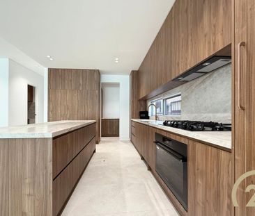 BRAND NEW 5 BEDROOM DUPLEX! - Photo 3