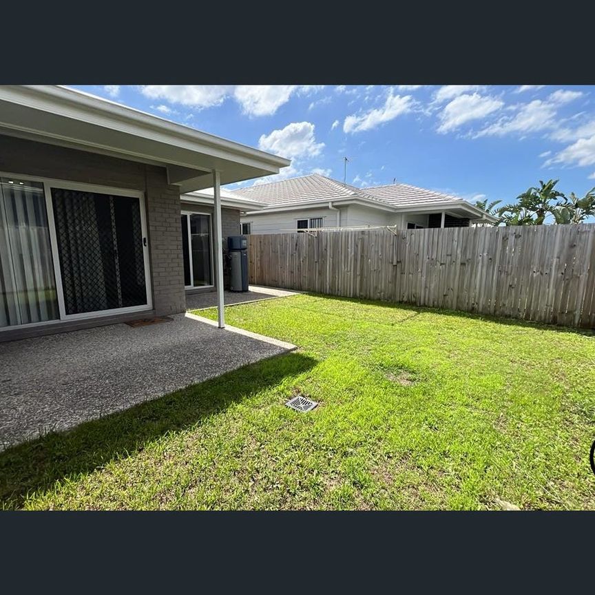 Charming 3-Bedroom Townhouse in Desirable Pimpama Suburb - A Perfect Blend of Affordability and Comfort! - Photo 1