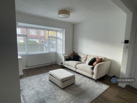 3 bedroom semi-detached house to rent - Photo 3