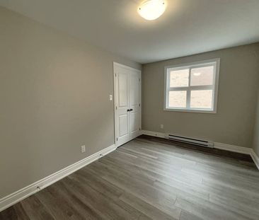 Penetanguishene: Newly Renovated 1 Bedroom + Den Units Available, T... - Photo 4