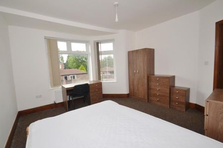 4 bedroom detached house to rent - Photo 4