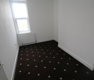 4 bedroom flat to rent - Photo 5