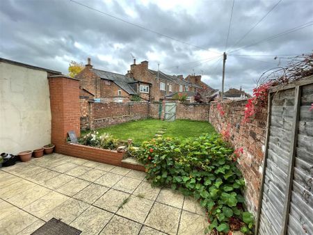 2 bedroom terraced house to rent - Photo 5